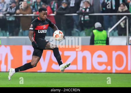 Warschau, Polen. 09th Dez 2021. Quincy Promes von Spartak in Aktion während des UEFA Europa League Group Stage Matches zwischen Legia Warszawa und Spartak Moskau im Marschall Jozef Pilsudski Legia Warschau Municipal Stadium.Endstand; Legia Warszawa 0:1 Spartak Moskau. Kredit: SOPA Images Limited/Alamy Live Nachrichten Stockfoto