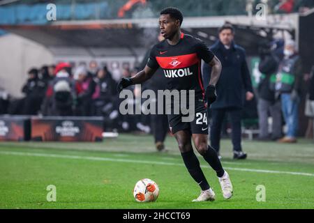 Warschau, Polen. 09th Dez 2021. Quincy Promes von Spartak in Aktion während des UEFA Europa League Group Stage Matches zwischen Legia Warszawa und Spartak Moskau im Marschall Jozef Pilsudski Legia Warschau Municipal Stadium.Endstand; Legia Warszawa 0:1 Spartak Moskau. (Foto von Mikolaj Barbanell/SOPA Images/Sipa USA) Quelle: SIPA USA/Alamy Live News Stockfoto