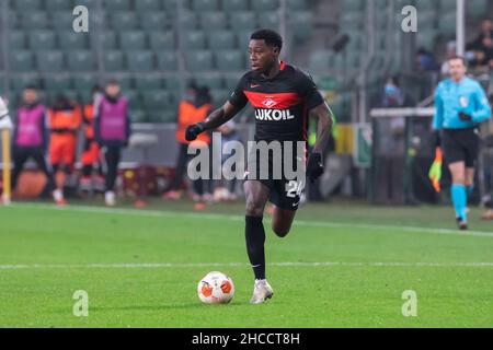 Warschau, Polen. 09th Dez 2021. Quincy Promes von Spartak in Aktion während des UEFA Europa League Group Stage Matches zwischen Legia Warszawa und Spartak Moskau im Marschall Jozef Pilsudski Legia Warschau Municipal Stadium.Endstand; Legia Warszawa 0:1 Spartak Moskau. (Foto von Mikolaj Barbanell/SOPA Images/Sipa USA) Quelle: SIPA USA/Alamy Live News Stockfoto