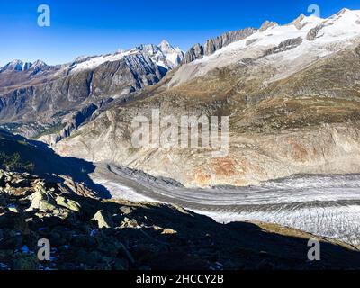 Beeindruckender Blick auf die Gletscherzunge des Aletschgletschers in der Schweiz Stockfoto