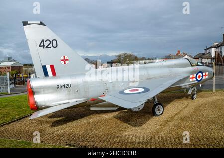 English Electric Lighting T.5 Kampfflugzeug XS420 erhalten und ausgestellt im Farnborough Air Sciences Trust Museum, Hampshire, Großbritannien Stockfoto