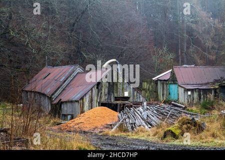 DRUMMUIR, MORAY, SCHOTTLAND - 23. DEZEMBER 2021: Dies ist ein altes Sägewerk am Rande des kleinen Weilers Drummuir, Moray, Schottland am 23. Dezember Stockfoto