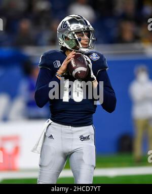 Detroit, Michigan, USA. 27th Dez 2021. Nevada Quarterback NATE COX #16 während eines Spiels zwischen Nevada und Western Michigan im Ford Field, Detroit, Michigan. (Bild: © Scott Hasse/ZUMA Press Wire) Bild: ZUMA Press, Inc./Alamy Live News Stockfoto