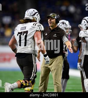 Detroit, Michigan, USA. 27th Dez 2021. WESTERN Michigan Head Coach Tim LESTER während eines Spiels zwischen Nevada und Western Michigan im Ford Field, Detroit, Michigan. (Bild: © Scott Hasse/ZUMA Press Wire) Bild: ZUMA Press, Inc./Alamy Live News Stockfoto