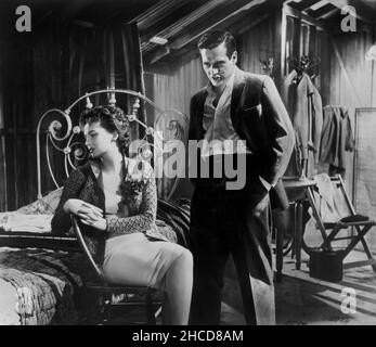 Ann Blyth, Paul Newman, am Set von The Film, „The Helen Morgan Story“, Warner Bros., 1957 Stockfoto