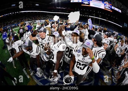 Detroit, Michigan, USA. 27th Dez, 2021. Während eines Spiels zwischen Nevada und Western Michigan im Ford Field, Detroit, Michigan. WESTERN Michigan gewann das Spiel 52-24 gegen Nevada (Bildquelle: © Scott Hasse/ZUMA Press Wire) Bildquelle: ZUMA Press, Inc./Alamy Live News Stockfoto