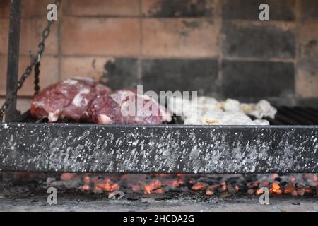 Traditionelles argentinisches Barbecue. Food-Fotografie Stockfoto