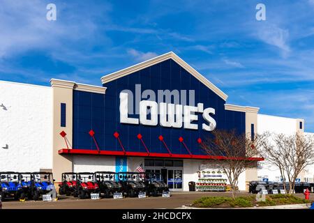 Flowood, MS - 15. Dezember 2021: Lowe's ist eine Einzelhandelskette von Baumärkten Stockfoto