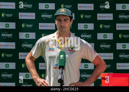 Melbourne, Australien. 28th Dez 2021. Pat Cummins Captain of Australia spricht am Ende des dritten Ashes Cricket Test-Spiels zwischen Australien und England in Melbourne am 28. Dezember 2021 mit den Medien. (Nur für redaktionelle Verwendung) Credit: Izhar Ahmed Khan/Alamy Live News/Alamy Live News Stockfoto