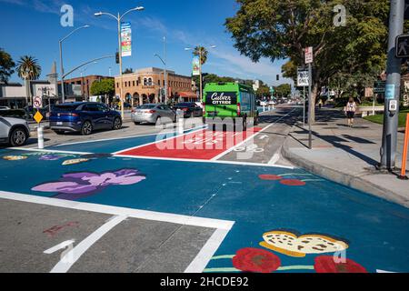 MOVE Culver City ist eine neue Initiative, die Fußgänger-, Verkehrs-, Bus- und Fahrradwege in der Innenstadt von Culver City umgestaltet, um Staus und EM zu reduzieren Stockfoto