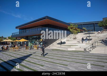 Die Culver Steps sind eine gemischte Nutzung von Einzelhandelsflächen und kreativen Büroflächen für die Amazon Studios mit einem 40.000 Quadratmeter großen öffentlichen platz. Culver City, Los Angele Stockfoto