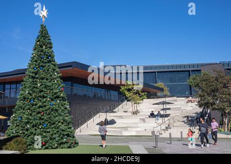 Die Culver Steps sind eine gemischte Nutzung von Einzelhandelsflächen und kreativen Büroflächen für die Amazon Studios mit einem 40.000 Quadratmeter großen öffentlichen platz. Culver City, Los Angele Stockfoto