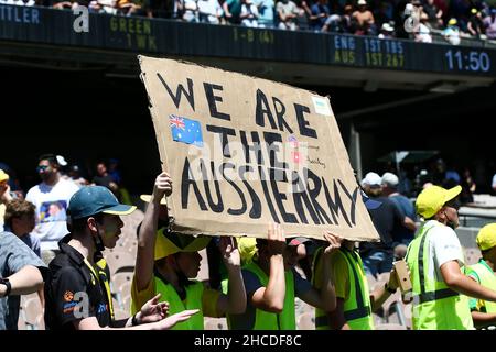 Melbourne, Australien, 28. Dezember 2021. Australische Fans beim Boxing Day Test Match in der Ashes-Serie zwischen Australien und England. Kredit: Dave Hewison/Speed Media/Alamy Live Nachrichten Stockfoto