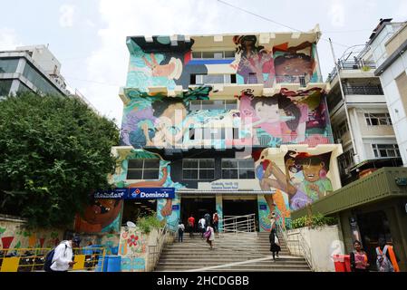 Eingang zur Mahatma Gandhi Road U-Bahnstation von der Church Street in Bangalore, Indien. Stockfoto