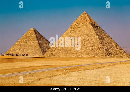 Die große Pyramide von Gizeh, auch bekannt als die Pyramide von Khufu oder die Pyramide von Cheops, wurde im 26th. Jahrhundert v. Chr. während eines Zeitraums von etwa 27 Ye gebaut Stockfoto