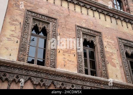 Piazza delle Erbe sqaure, Altstadt, Blick auf das Haus Casa del Mercante, Details, Mantua, Lombardei, Italien, Europa Stockfoto