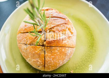 Frisch gebackenes Brötchen Stockfoto