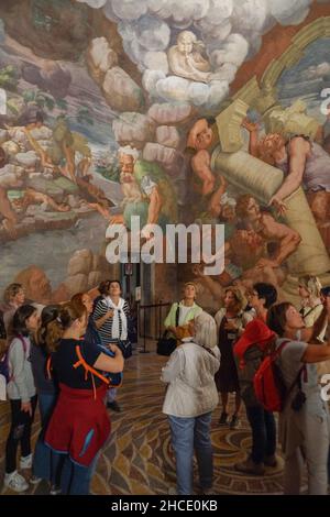 Palazzo Te Palast, Sala dei Giganti, Fresko des Sturzes der Giganten, Mantua, Lombardei, Italien, Europa Stockfoto