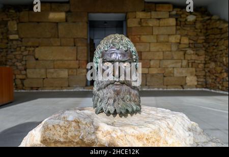 Kazanlak, Bulgarien. Golyama Kosmatka ist ein thrakischer Hügel, das antike thrakische Königsgrab von Seuthes III. Es liegt im Rose Valley um Kazanlak Stockfoto