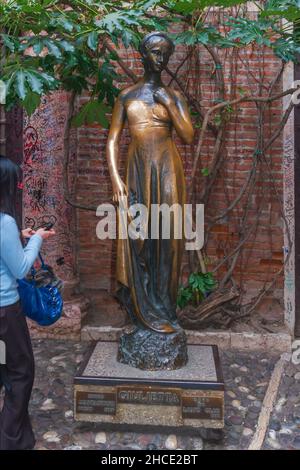 Via Cappello, Giuliettas Haus, Statue, Verona, Venetien, Italien, Europa Stockfoto