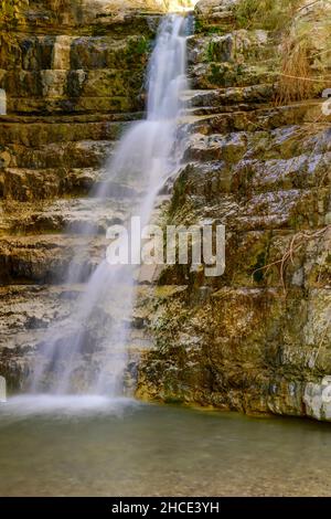 Israel, Totes Meer, Ein Gedi Nationalpark der Wasserfall im Wadi David Stockfoto