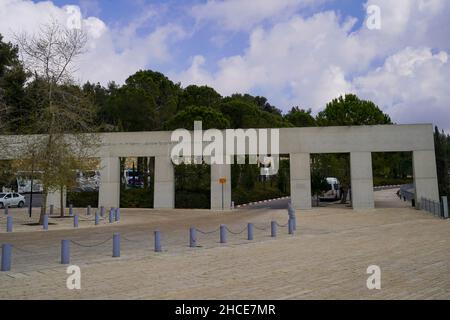 Yad Vashem, Jerusalem, im wahrsten Sinne des Wortes, Denkmal und Name, ist das Gedenken an die sechs Millionen Juden während des Holocaust im Zweiten Weltkrieg ermordet. Und ein Res Stockfoto