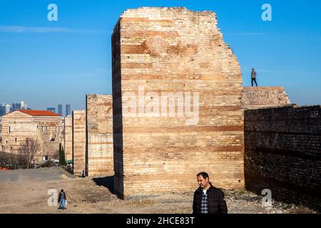 Istanbul, Türkei - 03-05-2017:Historische byzantinische Landesmauern, Bezirk Edirnekapı Stockfoto