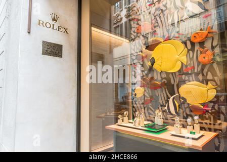 Rolex-Shop in einer exklusiven Gegend von Mailand, Straße Monte Napoleone. Symbol und Konzept von Luxus, Shopping, Qualität und Made in Switzerland Stockfoto