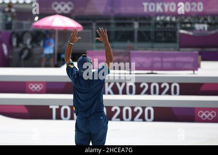 25th. JULI 2021 - TOKIO, JAPAN: Kelvin HOEFLER aus Brasilien reagiert auf den Gewinn der Silbermedaille beim Skateboarding Men's Street Event auf der Tokyo 2020 Stockfoto