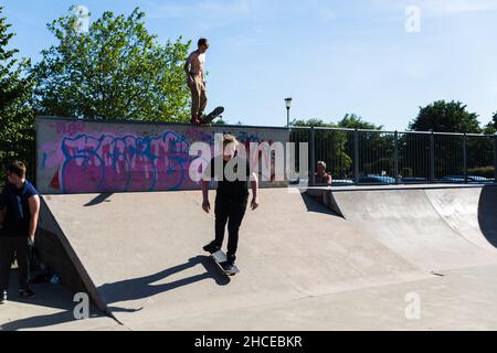 Woodbridge Suffolk UK Juni 22 2019: Eine gemeinnützige Community organisierte Skateboarding-Wettbewerb. Es gibt verschiedene Altersklassen, so dass jeder kann Stockfoto