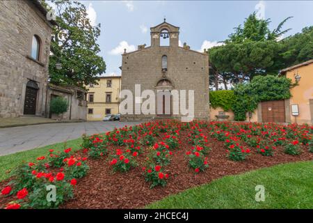 Piazza del Gesu, Altstadt, Blick auf die Kirche San Silvestro, Viterbo, Latium, Italien, Europa Stockfoto