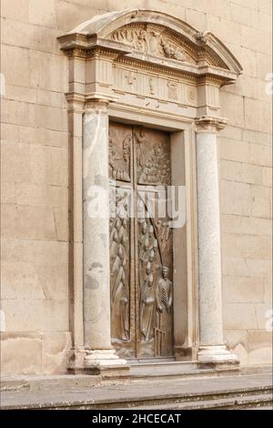 Stadtbild, Piazza San Lorenzo, Fassade der Kathedrale von San Lorenzo, Viterbo, Latium, Italien, Europa Stockfoto