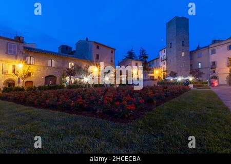 Piazza del Gesu’ Platz bei Nacht, Altstadt, Viterbo, Latium, Italien, Europa Stockfoto