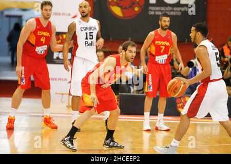 A Coruna, Spanien. Jose Manuel Calderon schießt während des Freundschaftsspiel zwischen Spanien und Kanada in Einer Coruna auf den Korb Stockfoto