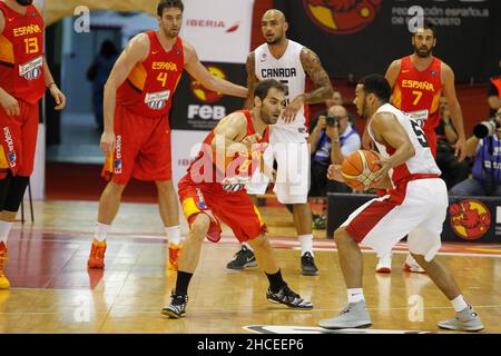 A Coruna, Spanien. Jose Manuel Calderon schießt während des Freundschaftsspiel zwischen Spanien und Kanada in Einer Coruna auf den Korb Stockfoto