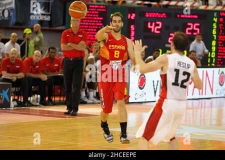 A Coruna, Spanien. Jose Manuel Calderon schießt während des Freundschaftsspiel zwischen Spanien und Kanada in Einer Coruna auf den Korb Stockfoto