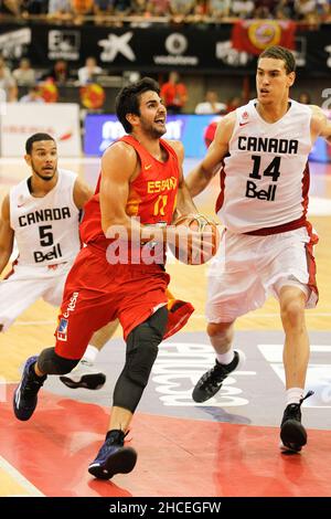 A Coruña, Spanien. Ricky Rubio streitet den Ball während des Freundschaftsspiel zwischen Spanien und Kanada im Coliseum in A Coruña Stockfoto