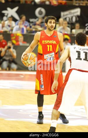 A Coruña, Spanien. Ricky Rubio streitet den Ball während des Freundschaftsspiel zwischen Spanien und Kanada im Coliseum in A Coruña Stockfoto