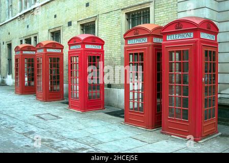 Rote Telefonzellen in London, Großbritannien. Stockfoto