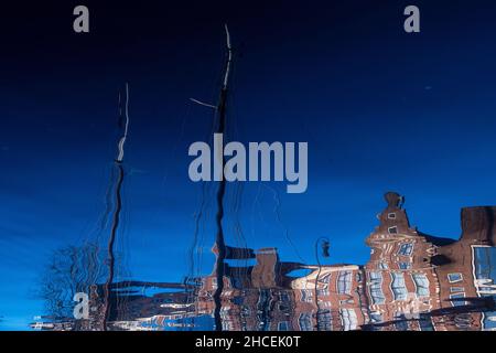 Sonnenaufgang auf dem Spaarne Fluss in Haarlem Stockfoto