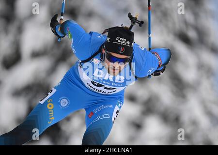 Simon DESTHIEUX (FRA), Aktion, Einzelbild, Einzelbild beschnitten, Halbfigur, Halbfigur, IBU Biathlon World Cup in Hochfilzen 10 km Männersprint am 10th. Dezember 2021. In Hochfilzen/Pillersee, Saison 2021/21. Stockfoto