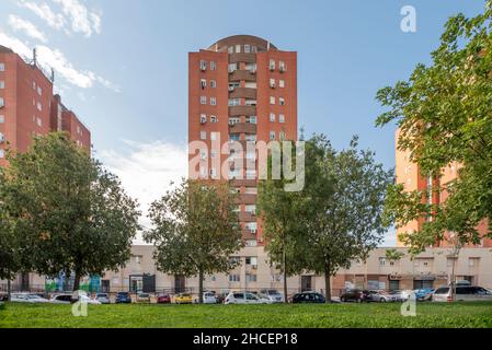 Hauptfassaden des Wohngebäudes von der Straße aus gesehen Stockfoto