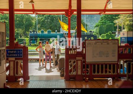 Der berühmte Bahnhof Hua hin. Hua hin ist ein altes Fischerdorf, das zu einem der ersten und beliebtesten Reiseziele in Thailand wurde. Stockfoto