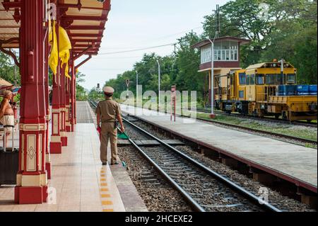 Der berühmte Bahnhof Hua hin. Hua hin ist ein altes Fischerdorf, das zu einem der ersten und beliebtesten Reiseziele in Thailand wurde. Stockfoto