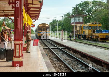 Der berühmte Bahnhof Hua hin. Hua hin ist ein altes Fischerdorf, das zu einem der ersten und beliebtesten Reiseziele in Thailand wurde. Stockfoto