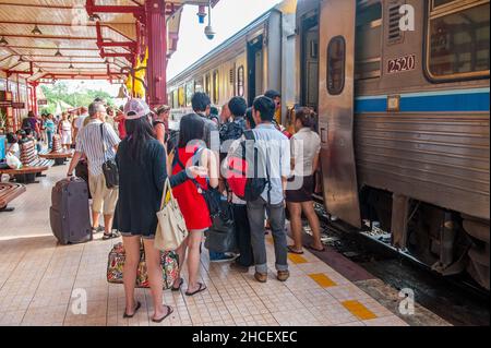 Der berühmte Bahnhof Hua hin. Hua hin ist ein altes Fischerdorf, das zu einem der ersten und beliebtesten Reiseziele in Thailand wurde. Stockfoto