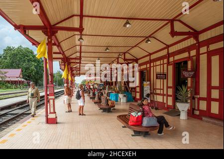 Der berühmte Bahnhof Hua hin. Hua hin ist ein altes Fischerdorf, das zu einem der ersten und beliebtesten Reiseziele in Thailand wurde. Stockfoto