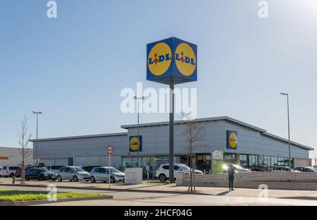 Palma de Mallorca, Spanien; dezember 27 2021: Hauptfassade der Lidl-Supermarktkette, in Palma de Mallorca Stockfoto