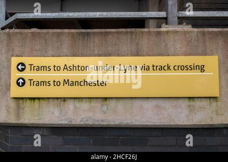 Plakatwand An Der Straßenbahnhaltestelle Etihad Stadium In Manchester England 8-12-2019 Stockfoto