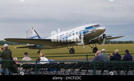 Finnische Airlines DC-3 Dakota am Daks über der Normandie Airshow Duxford zum Gedenken an den 75. Jahrestag des D-Day am 4. Juni 2019 Stockfoto